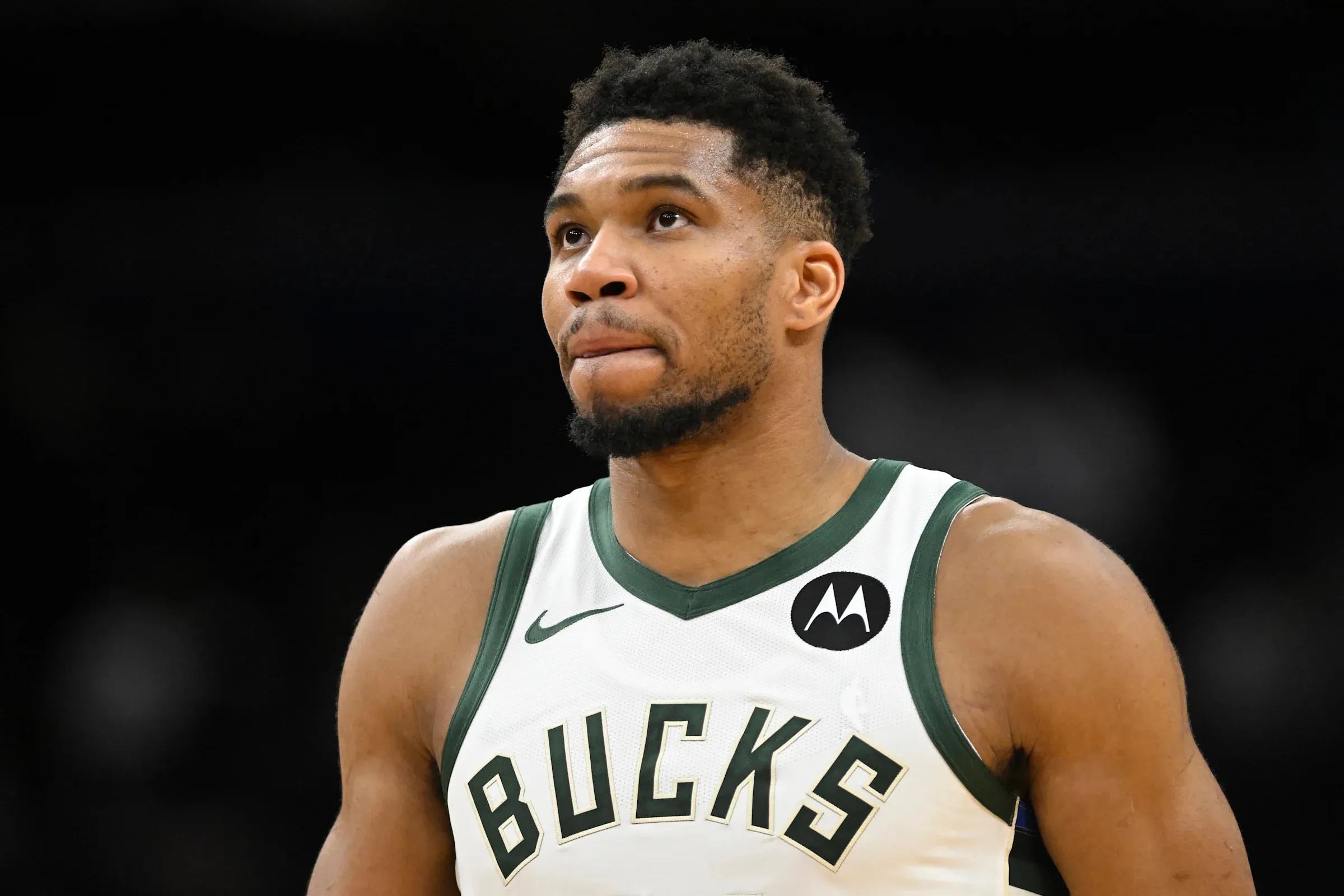 Bucks in discussions with Giannis Antetokounmpo about leaving team; Giannis gets injured soon after report
