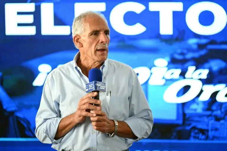 Trump's preferred candidate regains a slight advantage in Honduras presidential election.