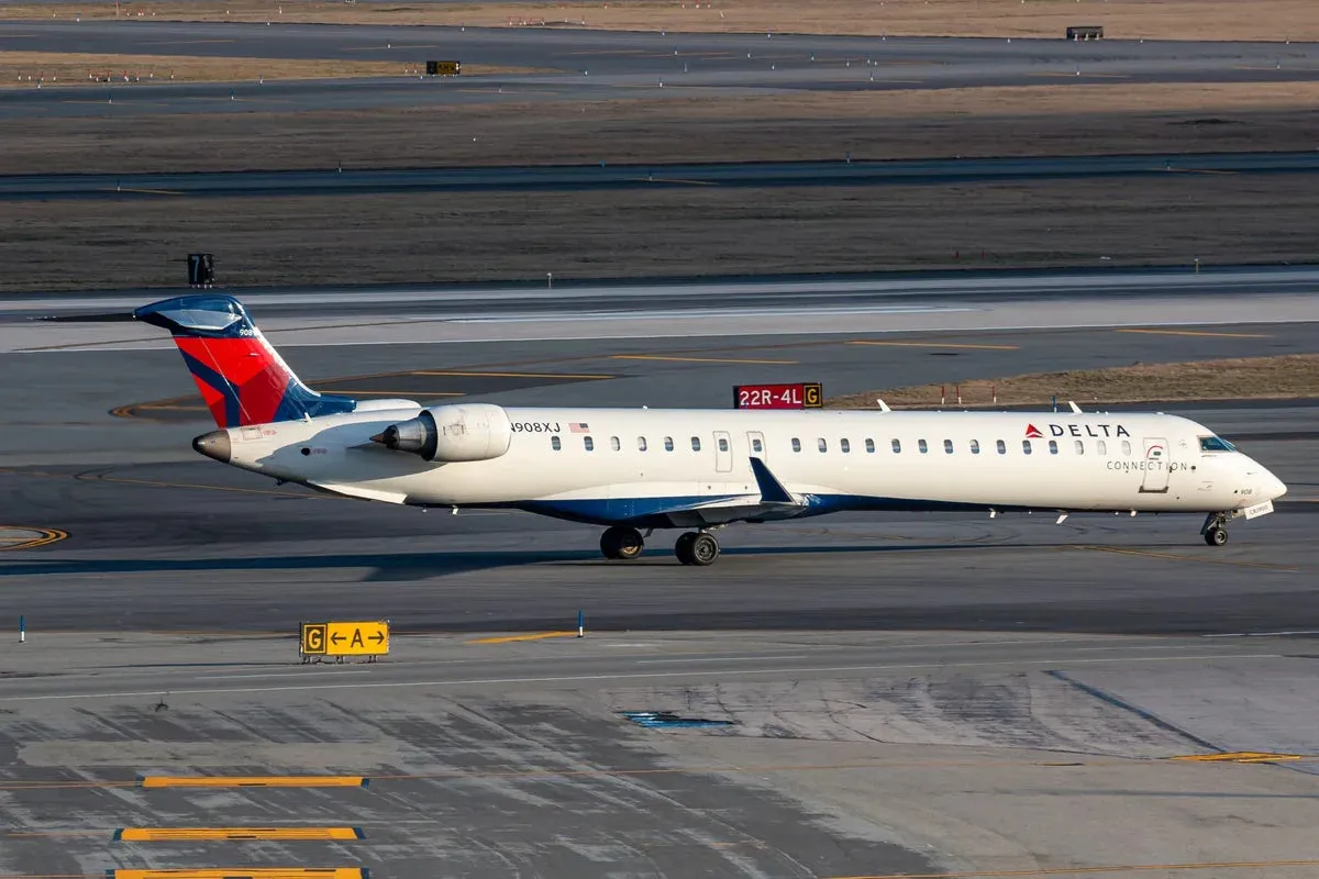 Delta aircraft skids off icy runway, causing major airport closure during Thanksgiving weekend