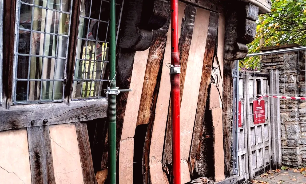 Shakespeare trust introduces 'adopt a beam' program