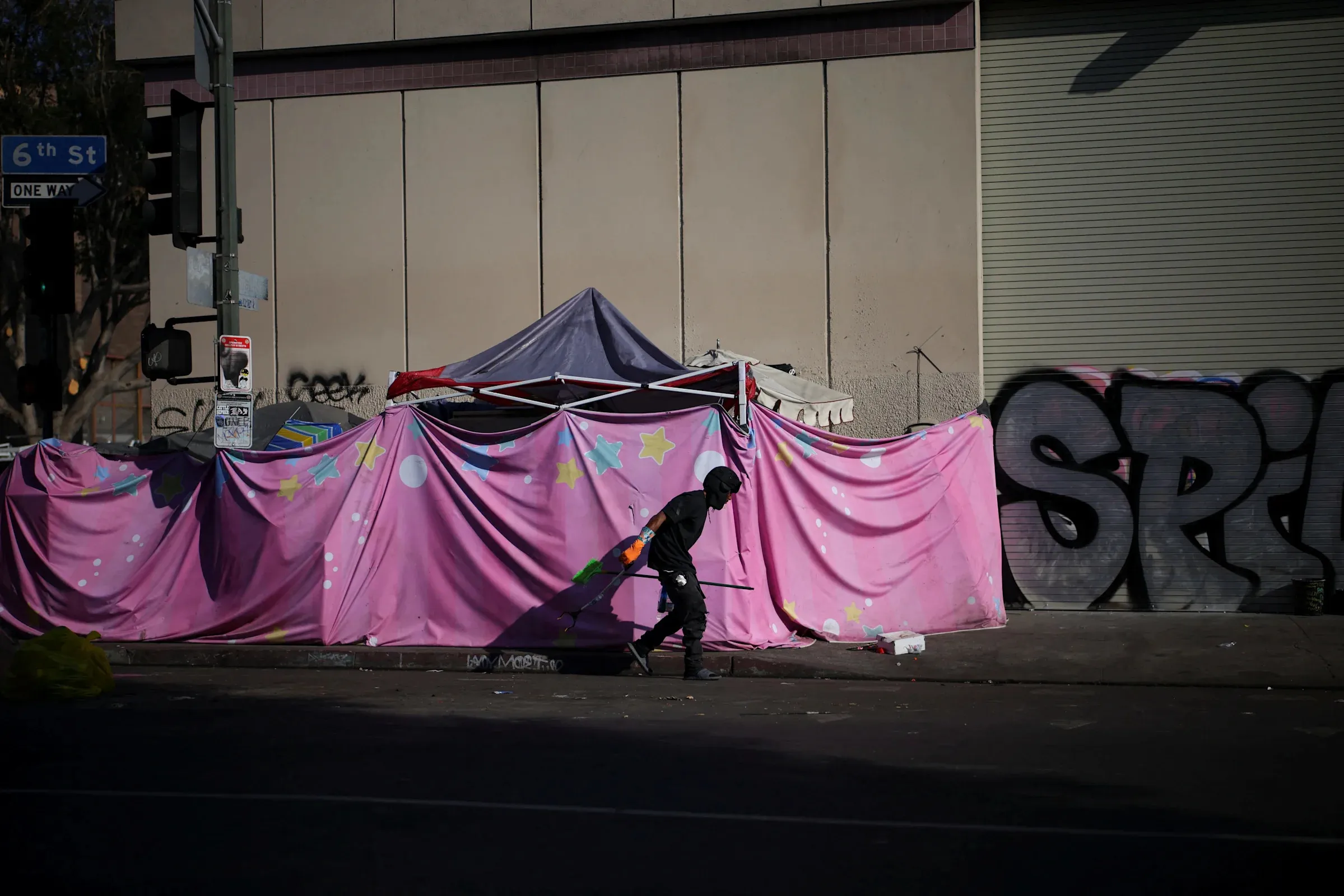 A viral claim states that $140,000 is now considered the poverty line. Let's break down the numbers.