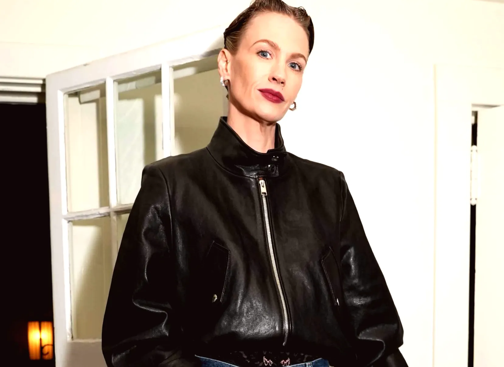 January Jones talks about her Misophonia and playfully calls out her brother-in-law: 'He finds it amusing to eat chips near me'