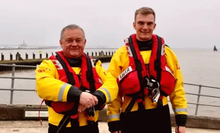 Succession of Lifeboats and Disordered Bath Market