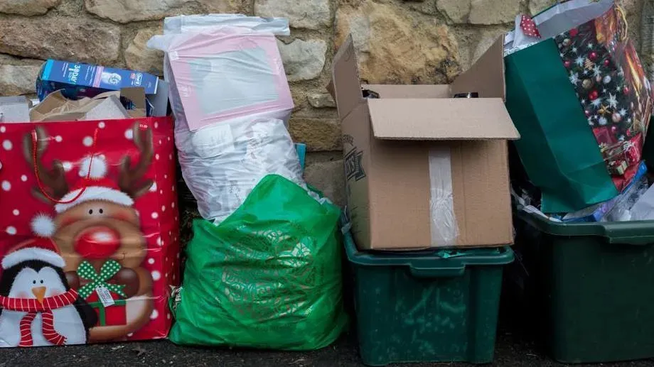 Christmas garbage collection strike avoided following agreement on wages.
