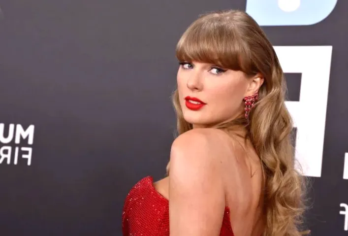 Watch: Taylor Swift performs 'Poets' songs in 'The Final Show'