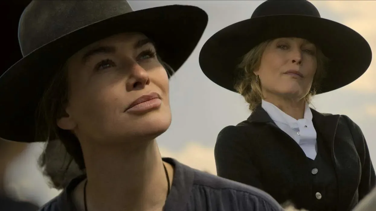 'The Abandons' actresses Gillian Anderson & Lena Headey aim to bring pride to lesbian fans.