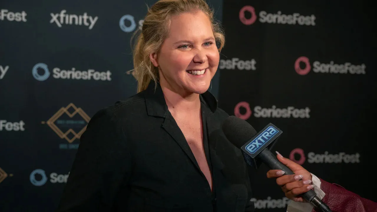 Amy Schumer Looks Amazing in Small Dress Following Weight Loss
