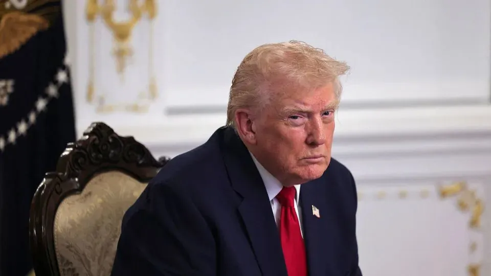 Trump continues to exert pressure on Venezuela, insisting that its airspace be regarded as closed.