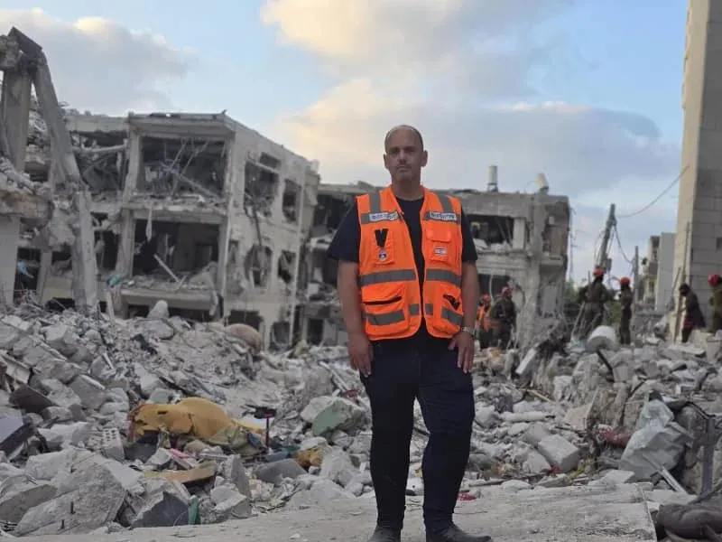 Mayor of Bat Yam alerts residents to Iranian intelligence agents recruiting Israeli spies