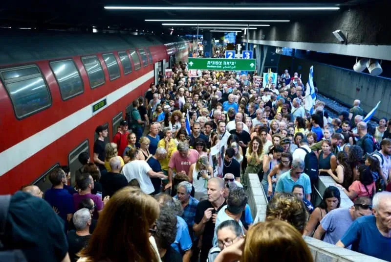 Overcrowded stations and widespread delays: Trains throughout Israel face hours of delays following deadly rail accident