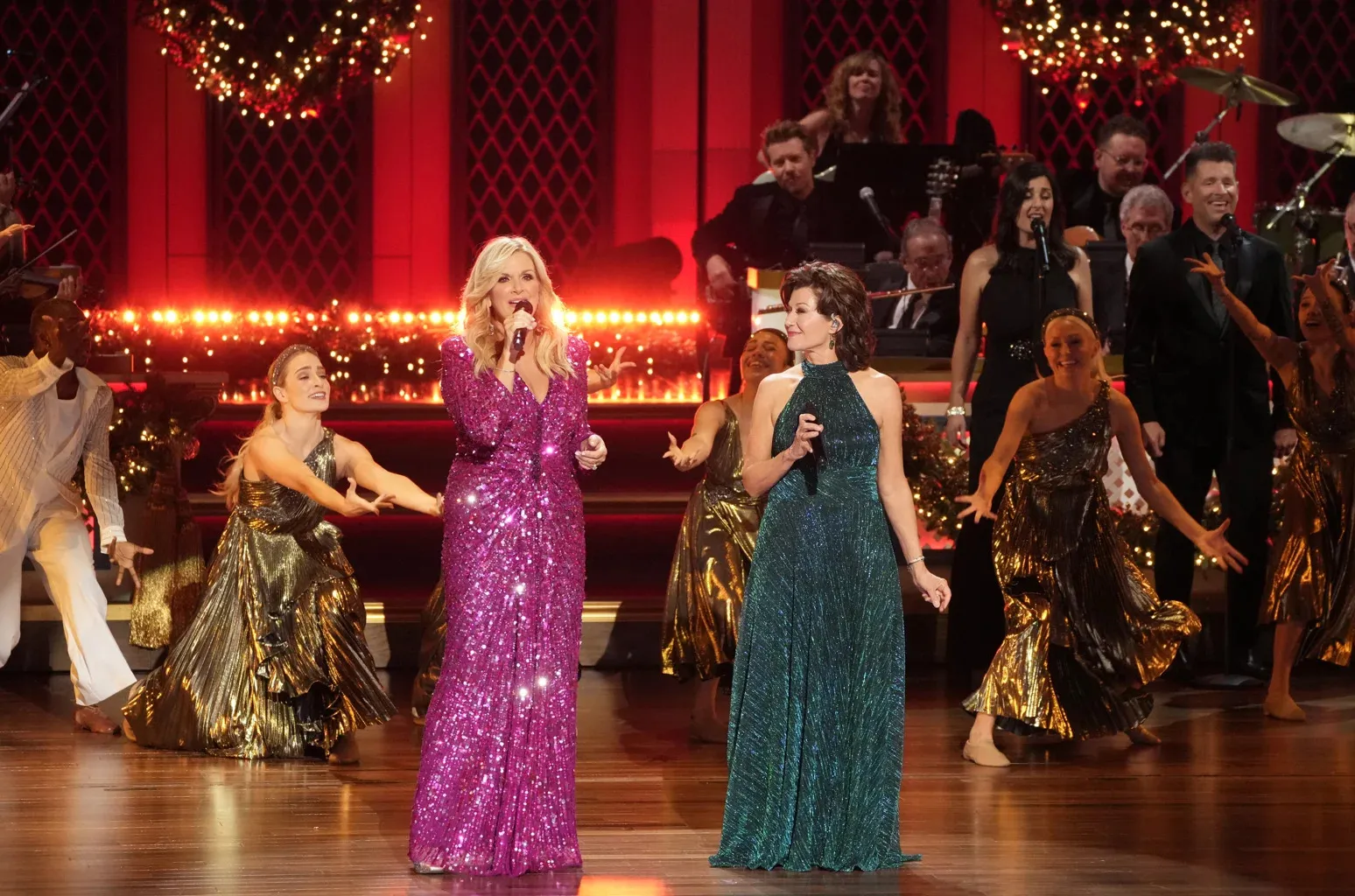 How to Stream the ‘CMA Country Christmas’ Special Online at No Cost
