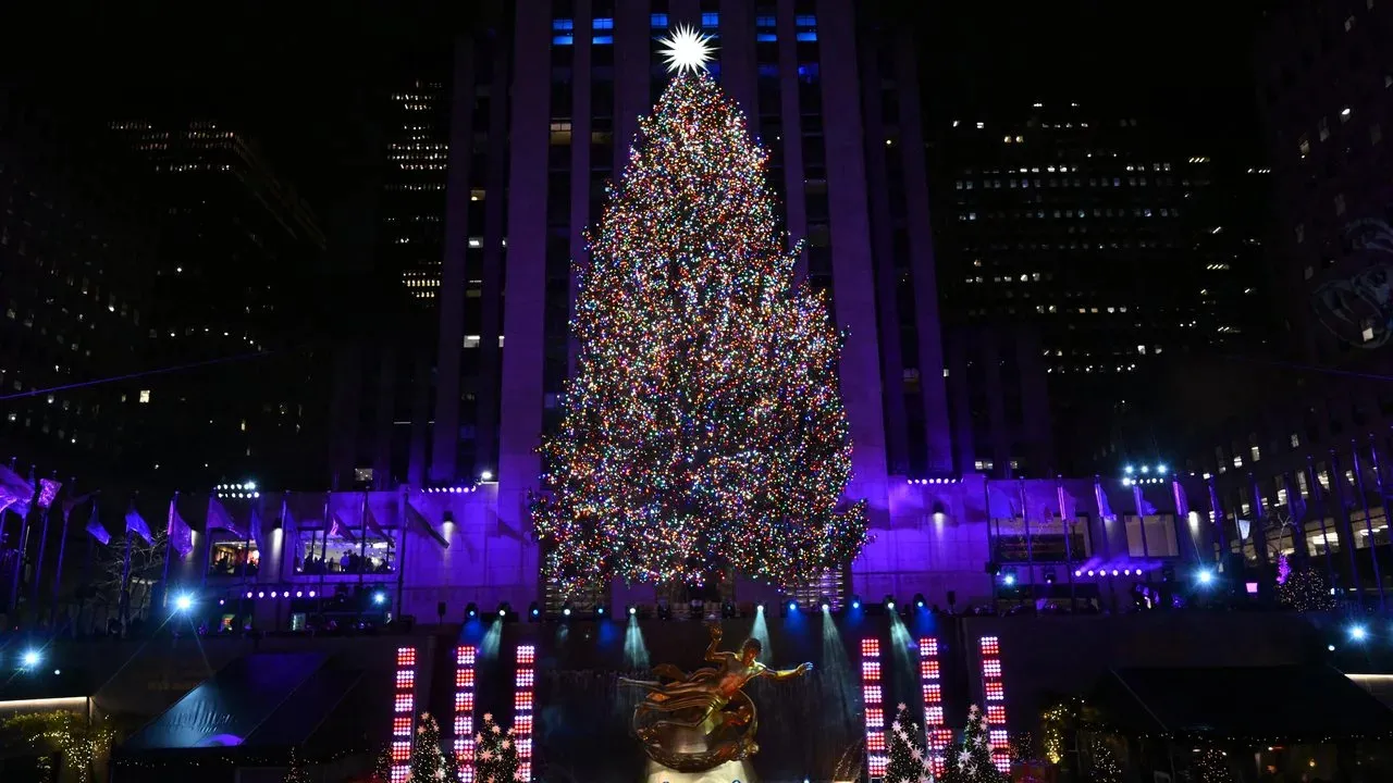 Watching the 2025 tree lighting at Rockefeller Center: A guide
