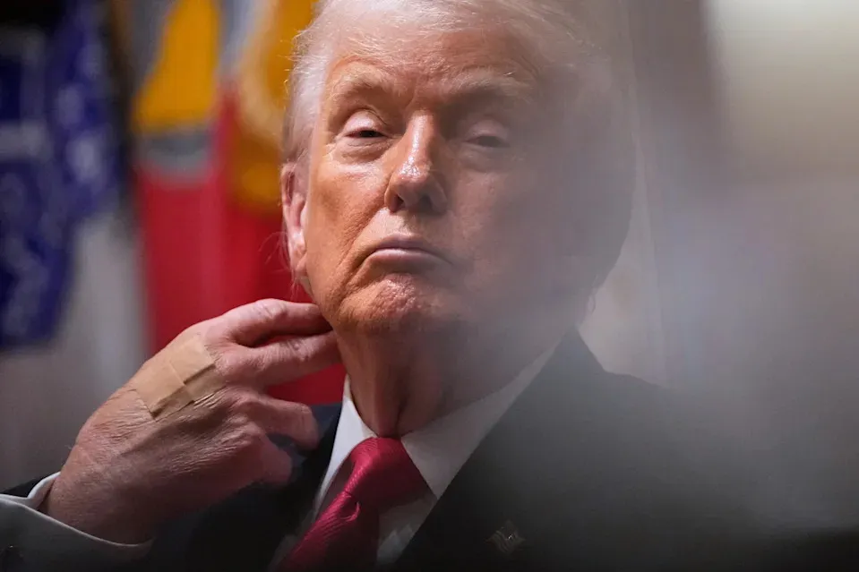 Trump's final Cabinet meeting of 2025 marked by doodling, sleepiness, and a glaring misspelling