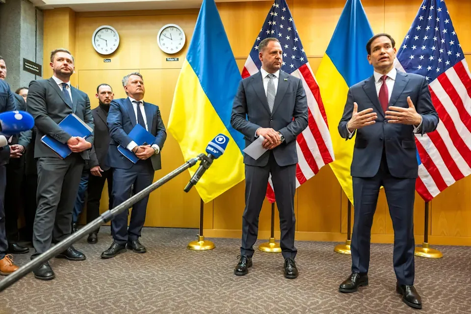 US effort to stop the war in Ukraine sparks intense shuttle diplomacy