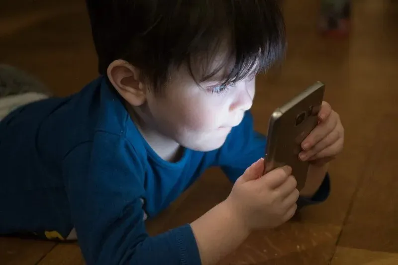 Smartphone use by preteens associated with depression, obesity, and sleep deprivation