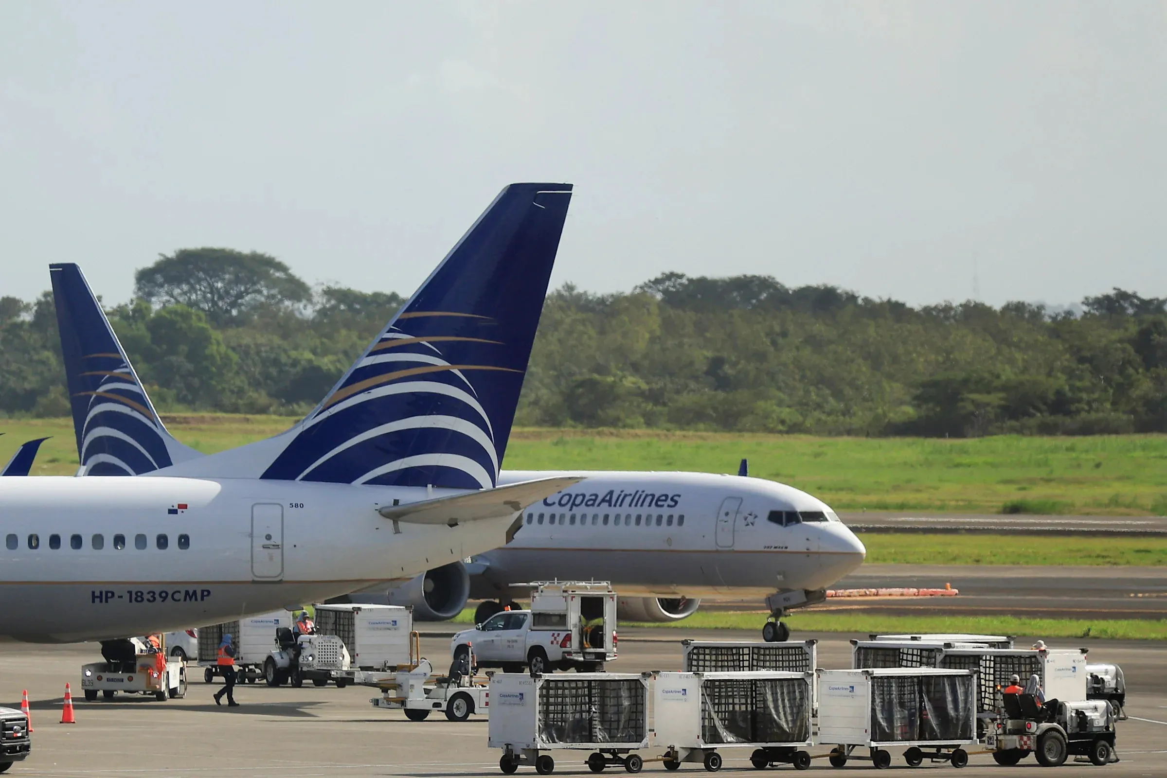 Final international airlines stop flights to Venezuela following Trump's airspace restriction.