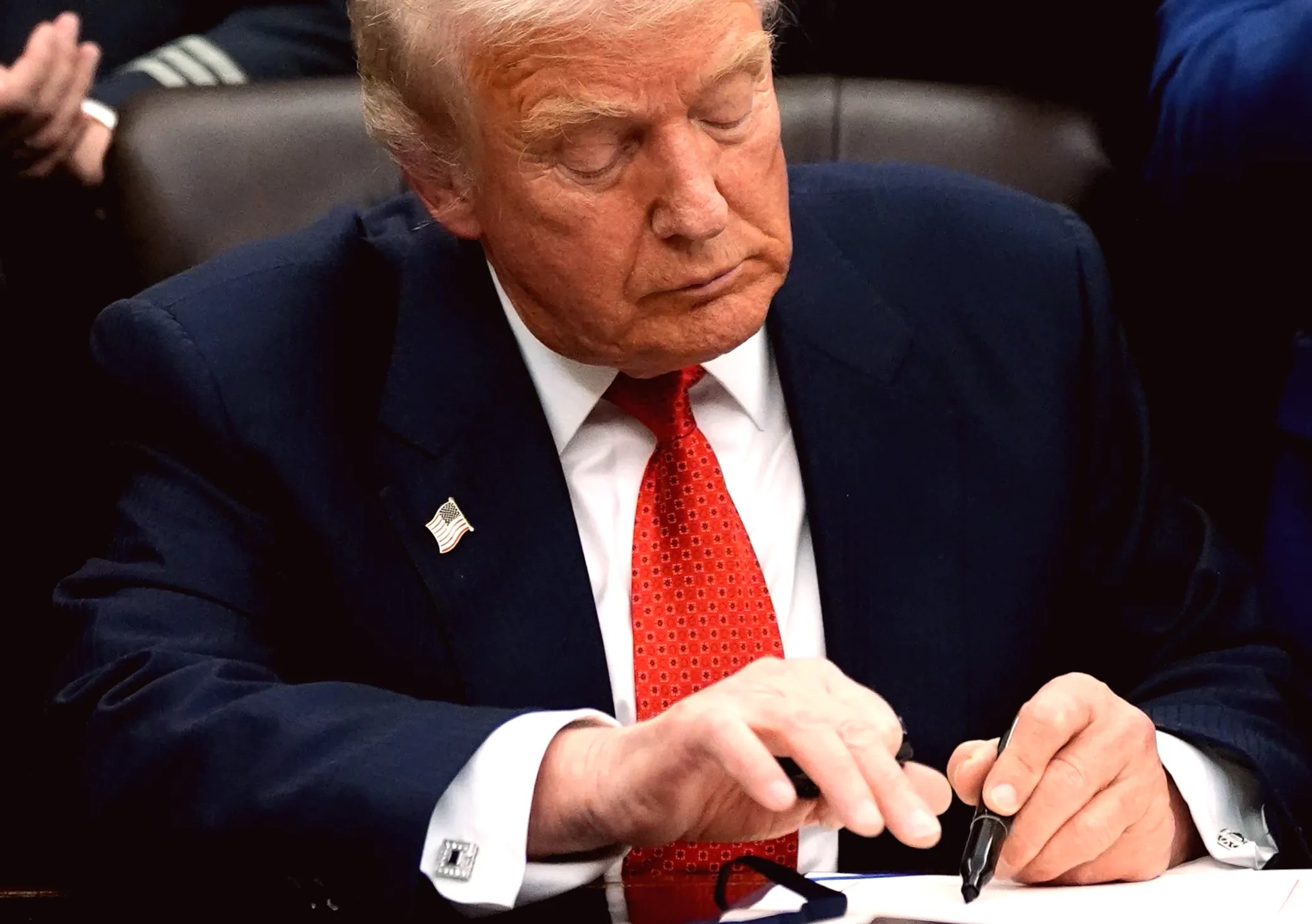 Expert in Foreign Policy Anticipates that Trump will Strike Venezuela Soon