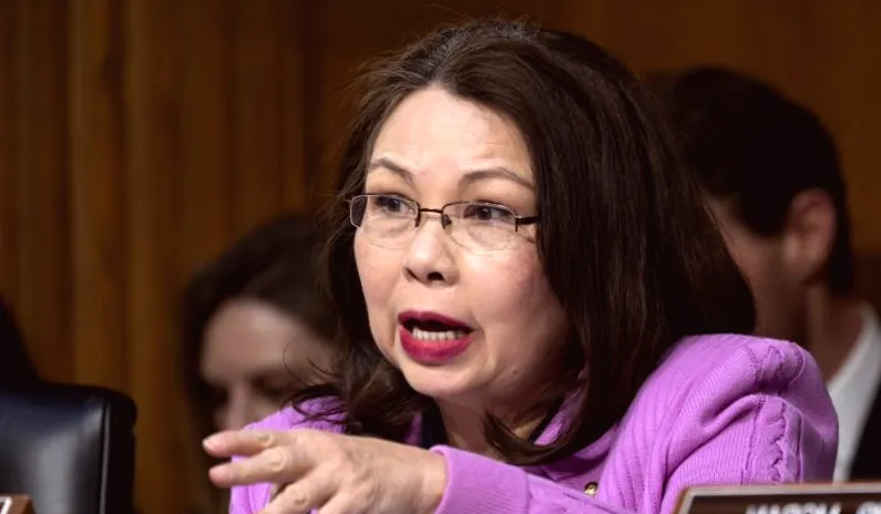 Leading Senate Democrat calls for $10,000 bonus for all air traffic controllers during shutdown