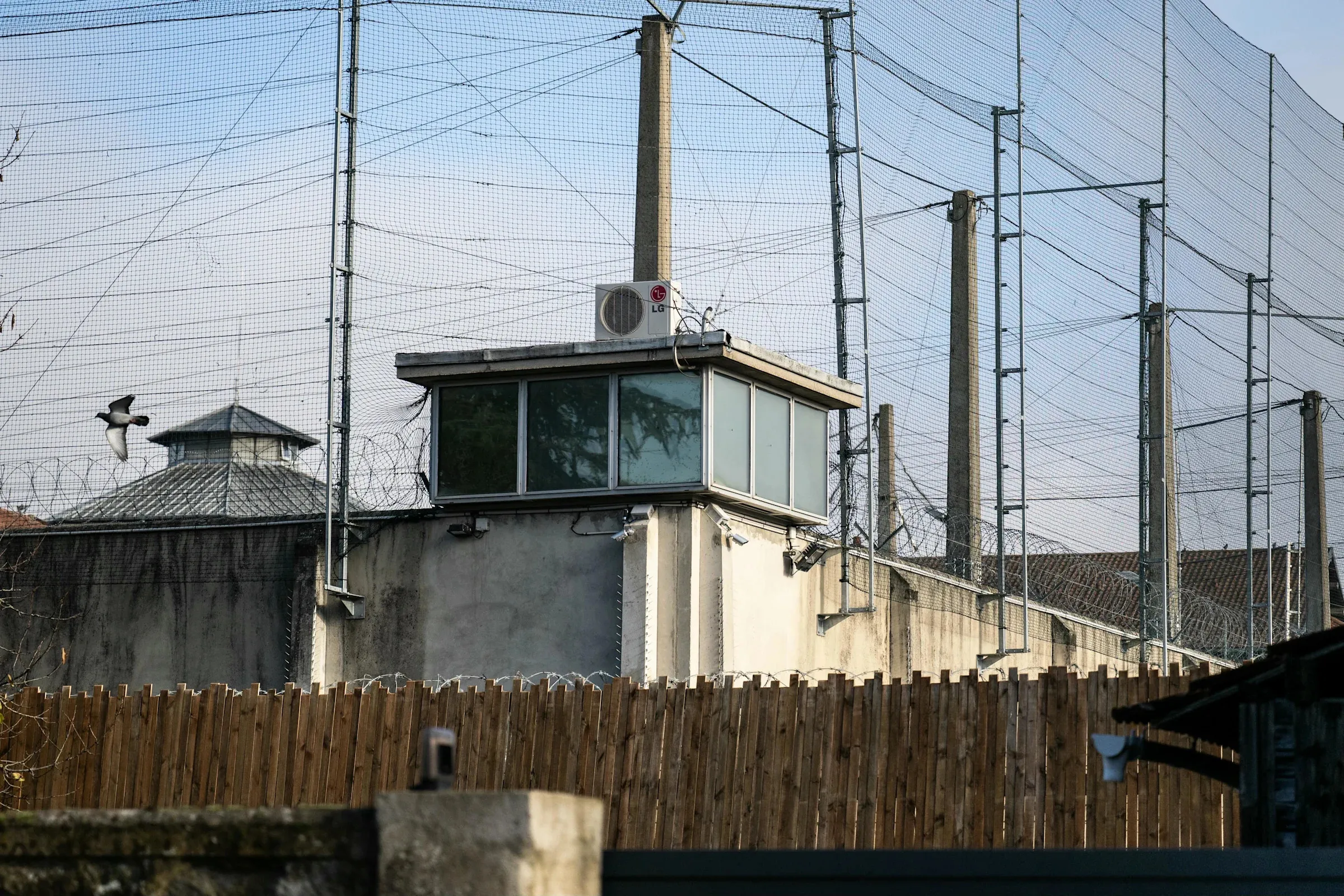 1 fugitive who escaped from French prison using bedsheets caught again