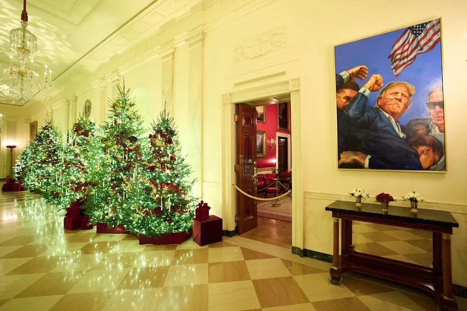White House Holiday Preparation in Pictures