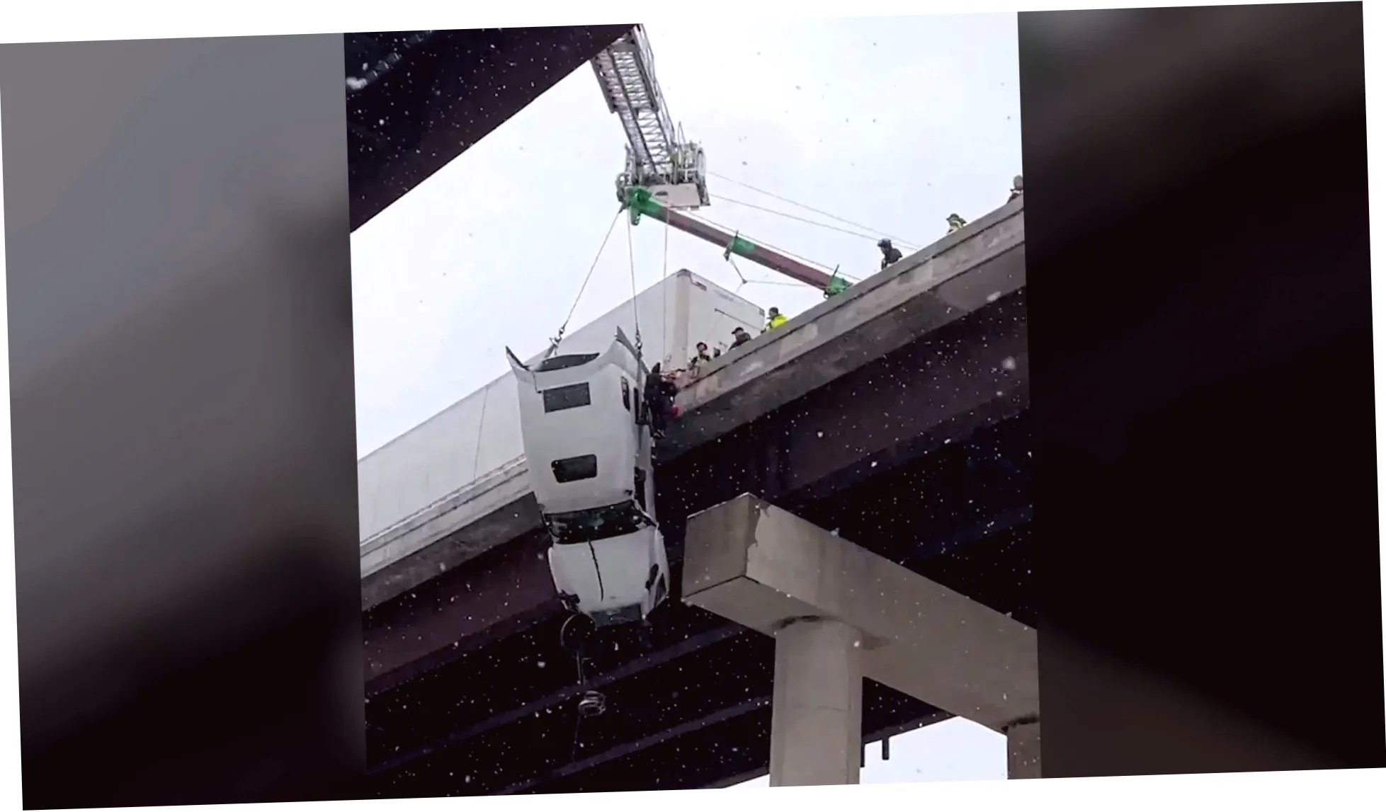 Video captures risky rescue of driver following truck plunging off bridge