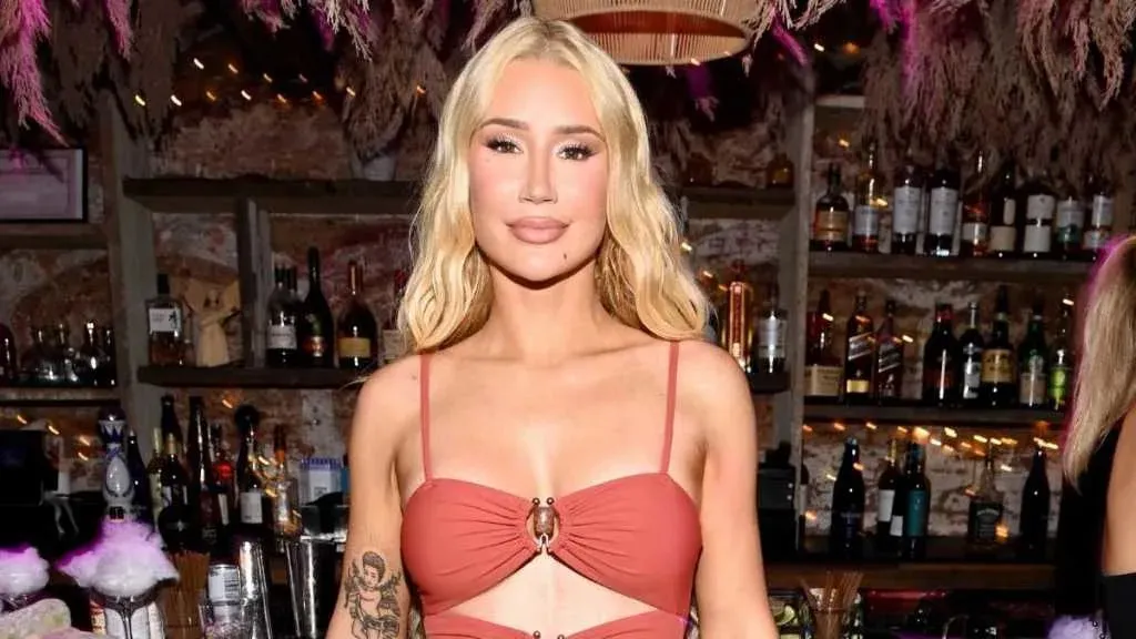 Iggy Azalea Receives Perfect Score from Fans for Body-Hugging Dress
