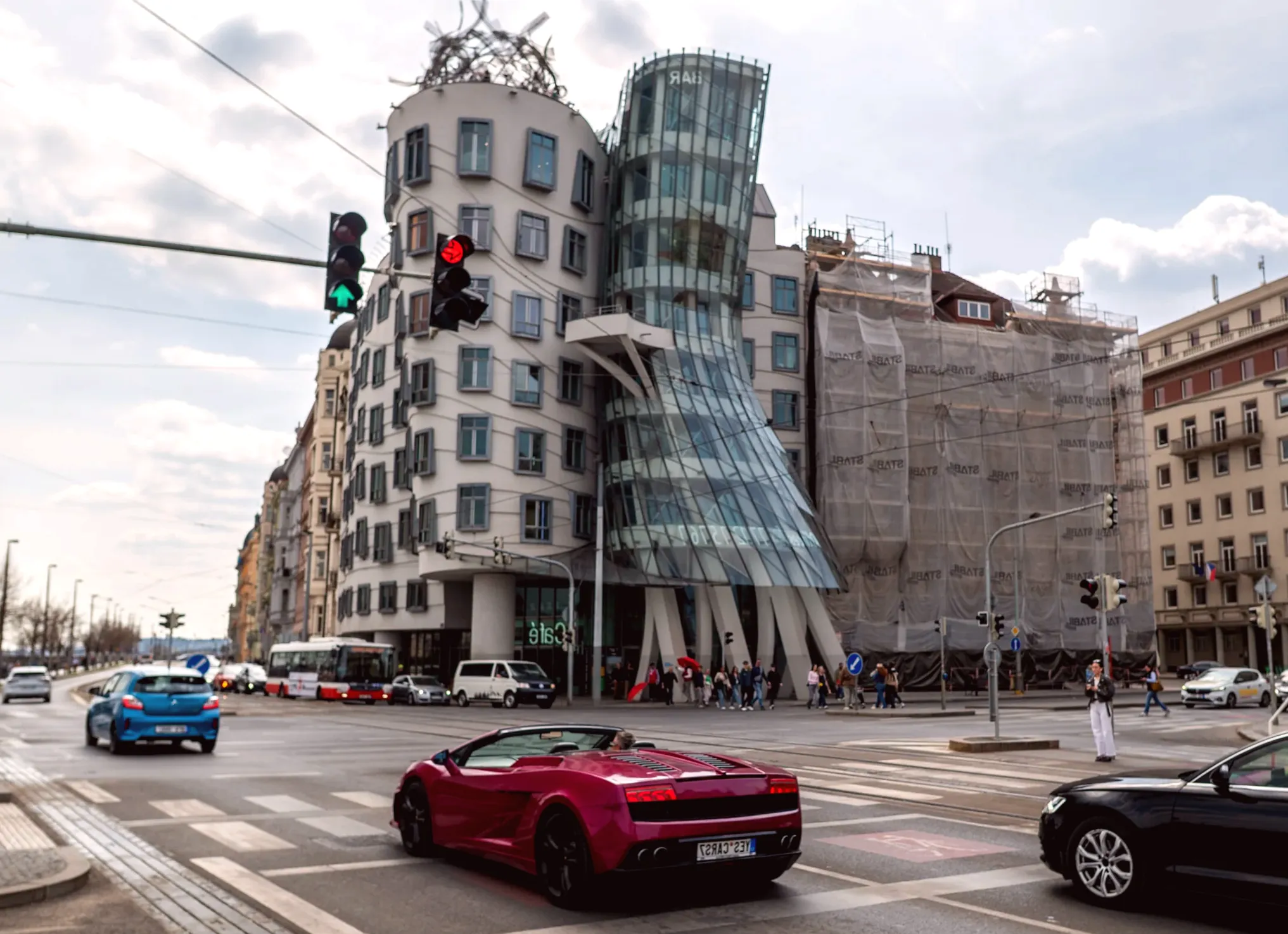 Renowned Architect Frank Gehry Passes Away at the Age of 96