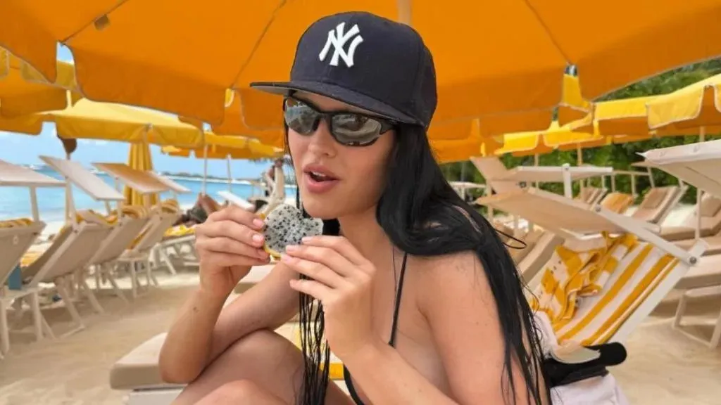 Amelia Gray's Racy Underwear Photos Are Perfect for the Beach