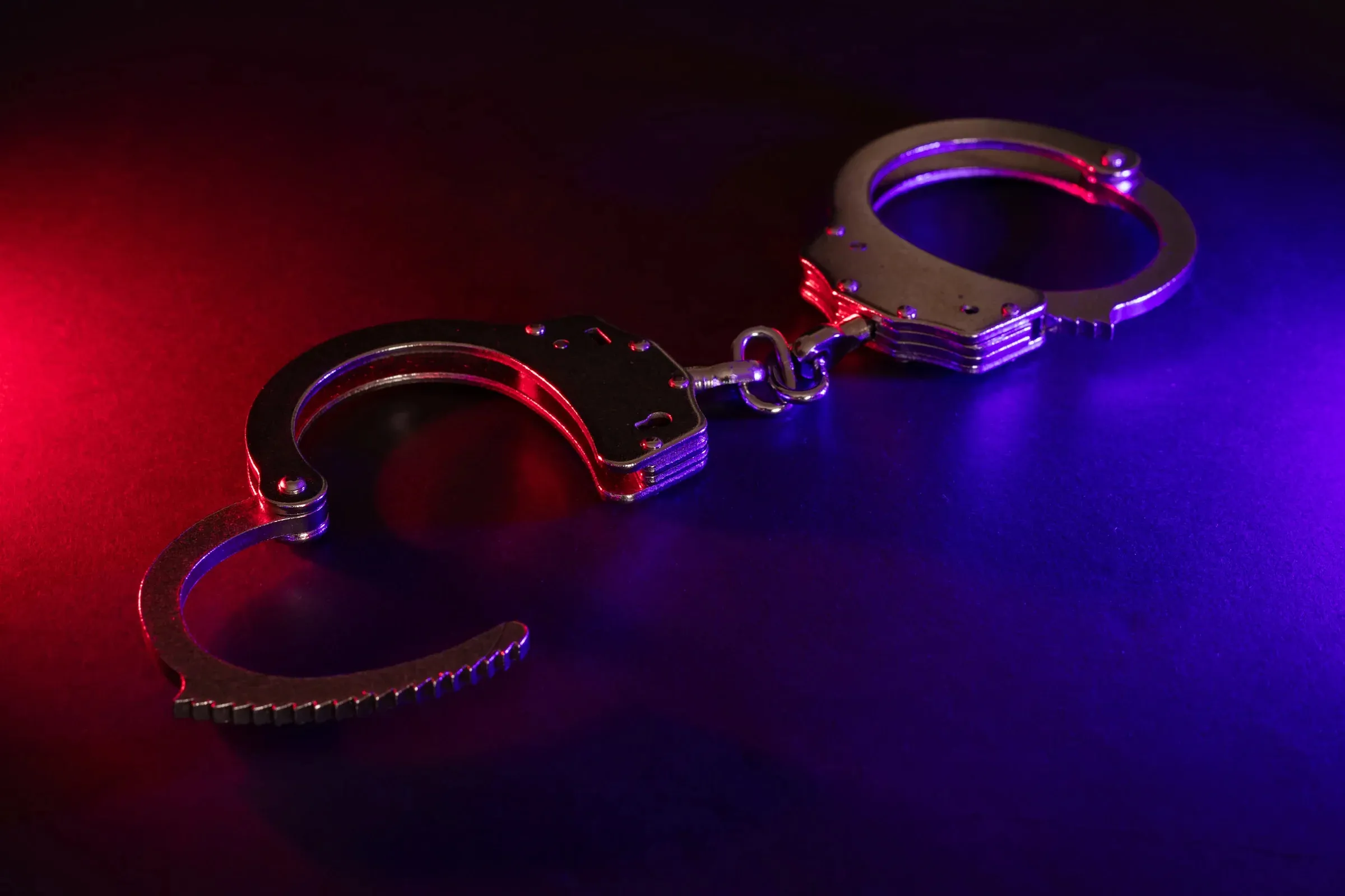 Former Missouri officer confesses to searching women's phones for nude photos