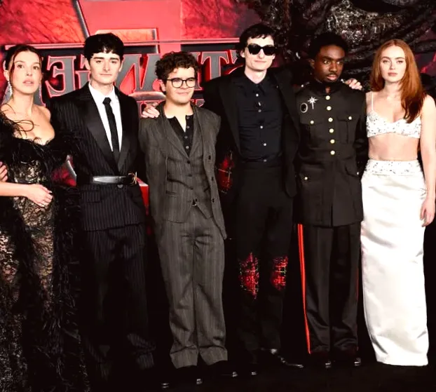 "Star of "Stranger Things" Joseph Quinn Appears Unaware of New Season Release, Prompting Various Reactions"