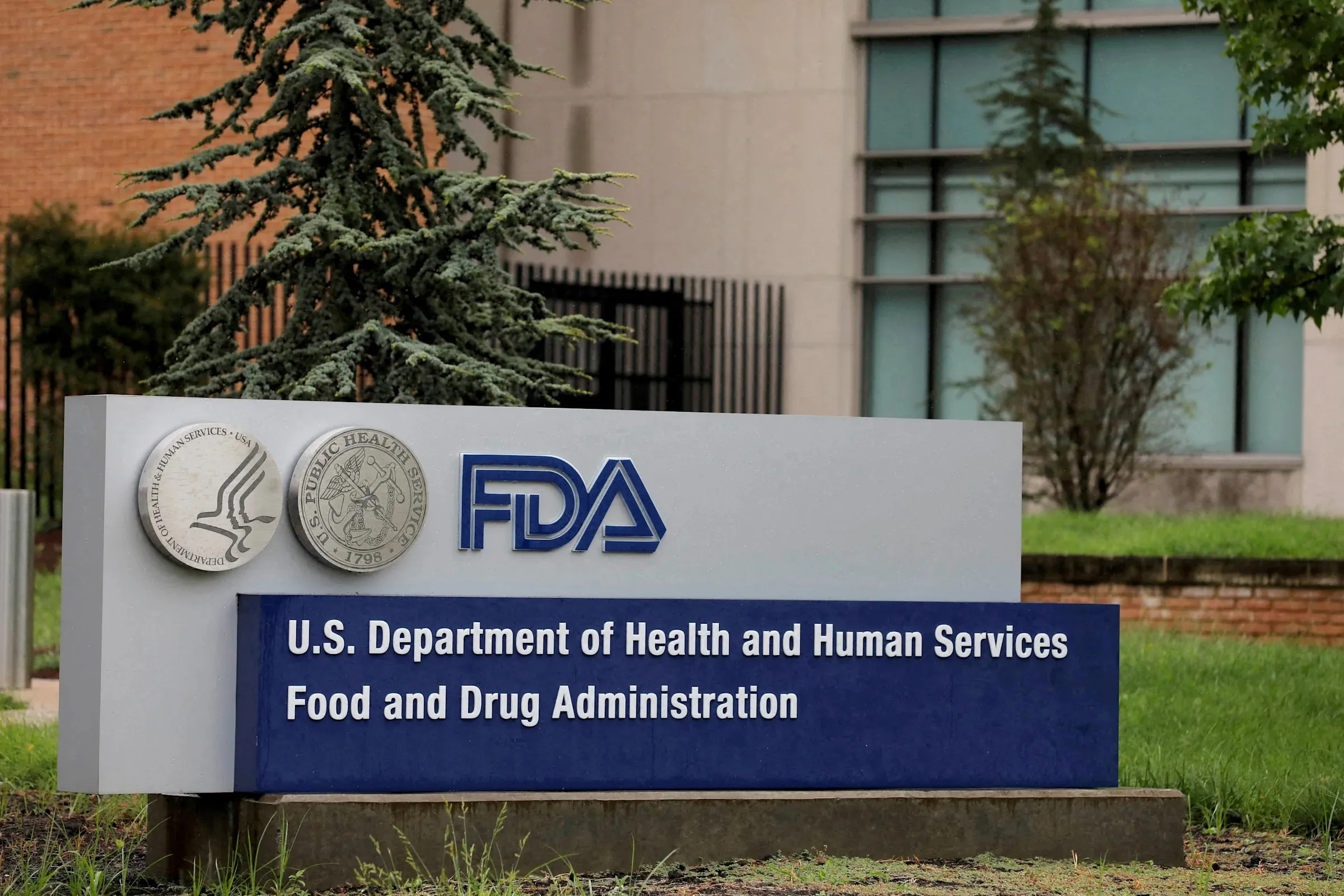 Top FDA drug regulator to leave position shortly after starting
