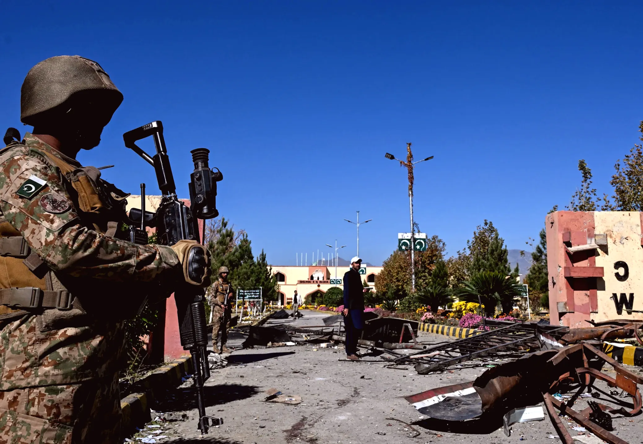 Afghan and Pakistani troops engage in intense firefight amid escalating tensions